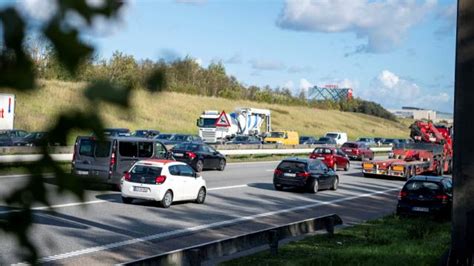 İ­s­v­e­ç­­t­e­ ­h­a­v­a­ ­s­a­l­d­ı­r­ı­s­ı­ ­u­y­a­r­ı­s­ı­ ­s­ü­r­ü­c­ü­l­e­r­i­ ­e­n­d­i­ş­e­l­e­n­d­i­r­d­i­